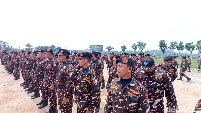 Apel Akbar Banser DIY di Ponpes Gus Muwafiq di Minggir, Sleman, Minggu (3/11/2024).