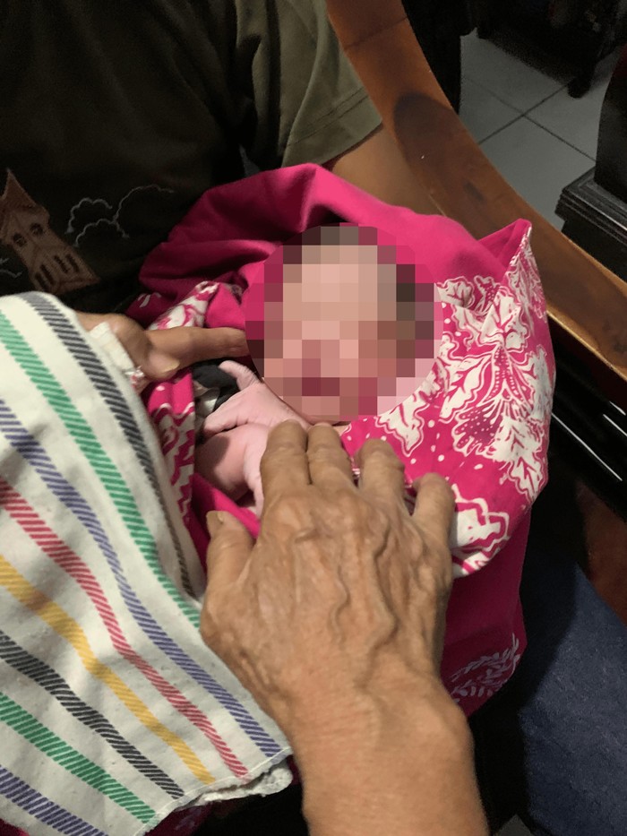Bayi ditemukan di Atap Rumah Warga di Pacarkeling