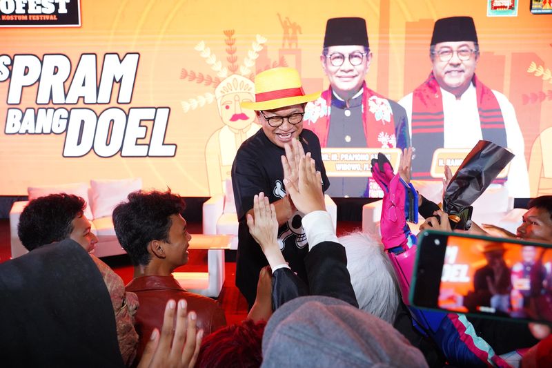 Cagub Pramono Anung Cosplay Menjadi Luffy One Piece Di Acara Jakarta Kostum Festival.