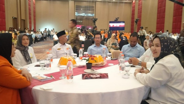 Calon wali kota dan wakil wali kota Palopo nomor urut 4 Trisal Tahir-Akhmad Syarifuddin hadir di lokasi debat, Hotel Gammara, Makassar.