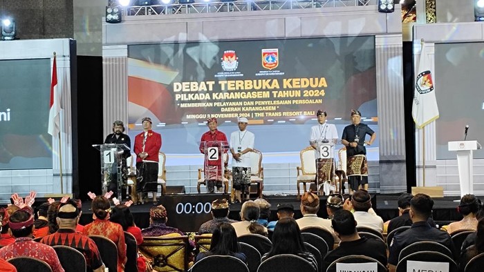 Debat kedua Pilbup Karangasem 2024 di Trans Resort Bali, Badung, Minggu (3/11/2024). (Agus Eka/detikBali)
