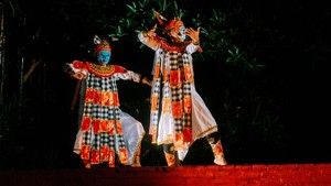 Merayakan ulang tahun ke 10 tahun, Galeri Indonesia Kaya meluncurkan program #GIK1Dekade” kado untuk sanggar. Program ini membuka kesempatan bagi para seniman tari untuk mengirimkan konsep kreatif untuk mendapat dana pembinaan masing-masing sebesar Rp50.000.000. Setelah melalui berbagai proses penyisihan, kini 10 sanggar terpilih telah mempertunjukkan karyanya di daerahnya masing-masing.