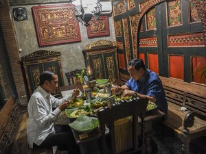 Dijamu Jokowi Nasi Goreng Jawa, Prabowo: Ngobrol Masalah Ini dan Itu