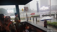 Badan Meteorologi Klimatologi dan Geofisika (BMKG) memprakirakan hujan petir terjadi di DKI Jakarta pada Minggu. 