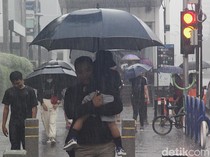 Katanya Hujan Tak Bikin Sakit, Tapi Kok Nyatanya Gampang Masuk Angin?