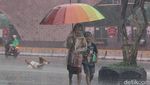 Hujan Deras Guyur Jakarta