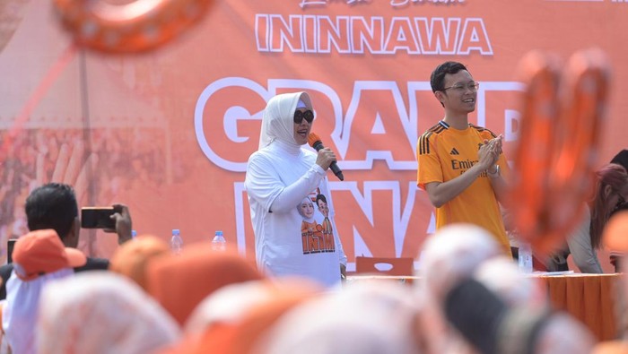 Indira-Ilham menghadiri lomba senam Ininnawa di Makassar.