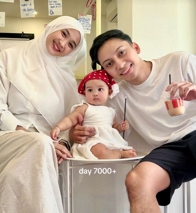 Kisah wanita yang tak menyangka bisa menikah dengan temannya sendiri. Kisah wanita yang tak menyangka bisa menikah dengan temannya sendiri.