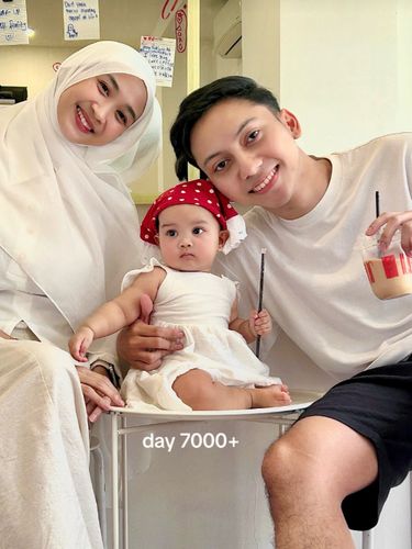 Kisah wanita yang tak menyangka bisa menikah dengan temannya sendiri. Kisah wanita yang tak menyangka bisa menikah dengan temannya sendiri.