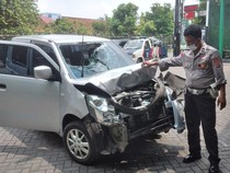 Adu Banteng Mobil Karimun Vs 2 Motor di Timur Simpang Blok O Jogja