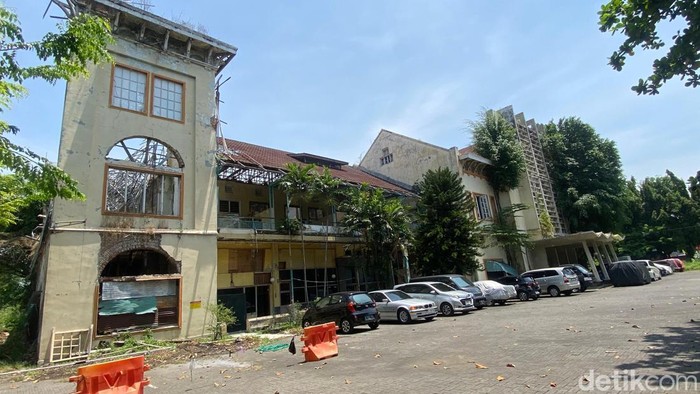 Kondisi terkini bangunan Hotel Dibya Puri di Jalan Pemuda, Kelurahan Sekayu, Kecamatan Semarang Tengah, Minggu (3/11/2024).