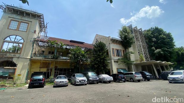 Kondisi terkini bangunan Hotel Dibya Puri di Jalan Pemuda, Kelurahan Sekayu, Kecamatan Semarang Tengah, Minggu (3/11/2024).