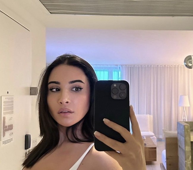 Lauren Pisciotta, mantan asisten dari rapper Kanye West, baru-baru ini mengajukan gugatan hukum terhadap mantan bosnya. Pisciotta menuduh Kanye melakukan pelecehan seksual, bahkan mengklaim bahwa ia dibius. Foto: dok. Instagram @laurenpisciotta