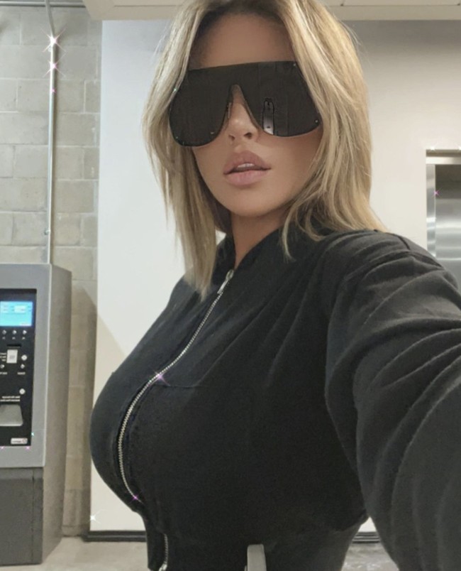 Selama bertahun-tahun, ia percaya bahwa dirinya hanya menjadi korban candaan atau mengalami aib di acara tersebut. Namun, menurut dokumen gugatan, Kanye kemudian menyinggung kembali kejadian malam itu dan memberikan rincian yang membuat Pisciotta sadar bahwa ia mungkin telah menjadi korban pelecehan seksual. Foto: dok. Instagram @laurenpisciotta