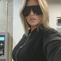 Selama bertahun-tahun, ia percaya bahwa dirinya hanya menjadi korban candaan atau mengalami aib di acara tersebut. Namun, menurut dokumen gugatan, Kanye kemudian menyinggung kembali kejadian malam itu dan memberikan rincian yang membuat Pisciotta sadar bahwa ia mungkin telah menjadi korban pelecehan seksual. Foto: dok. Instagram @laurenpisciotta