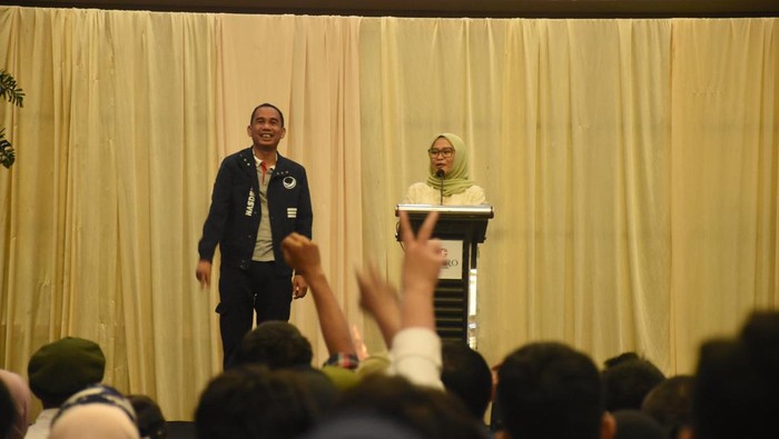 Legislator DPR RI dari NasDem, Rudianto Lallo bersama calon wakil wali Kota Makassar, Rezki Mulfiati Lutfi.