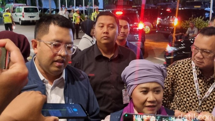 Luluk Nur Hamidah-Lukmanul Khakim, Paslon Nomor 1 Pilgub Jatim lebih dulu tiba di venue debat kedua di Grand City Surabaya.