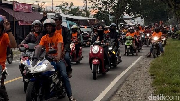 Massa pendukung Danny Pomanto-Azhar Arsyad di Luwu.