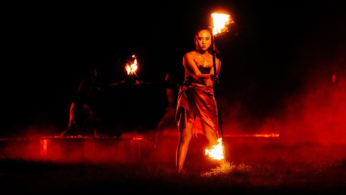 Padepokan Seni Alang-Alang Kumitir melangsungkan pageleran seni yang berlandaskan keindahan Alas Purwo pada 6 Maret 2024 di Ruang Terbuka Hijau Purwoasri Tegaldlimo. Pagelaran ini menjadi titik perjalanan kelima persembahan #GIK1Dekade: Kado Untuk Sanggar.