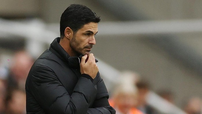 Soccer Football - Premier League - Newcastle United v Arsenal - St James Park, Newcastle, Britain - November 2, 2024 Arsenal manager Mikel Arteta Action Images via Reuters/Lee Smith EDITORIAL USE ONLY. NO USE WITH UNAUTHORIZED AUDIO, VIDEO, DATA, FIXTURE LISTS, CLUB/LEAGUE LOGOS OR LIVE SERVICES. ONLINE IN-MATCH USE LIMITED TO 120 IMAGES, NO VIDEO EMULATION. NO USE IN BETTING, GAMES OR SINGLE CLUB/LEAGUE/PLAYER PUBLICATIONS. PLEASE CONTACT YOUR ACCOUNT REPRESENTATIVE FOR FURTHER DETAILS..