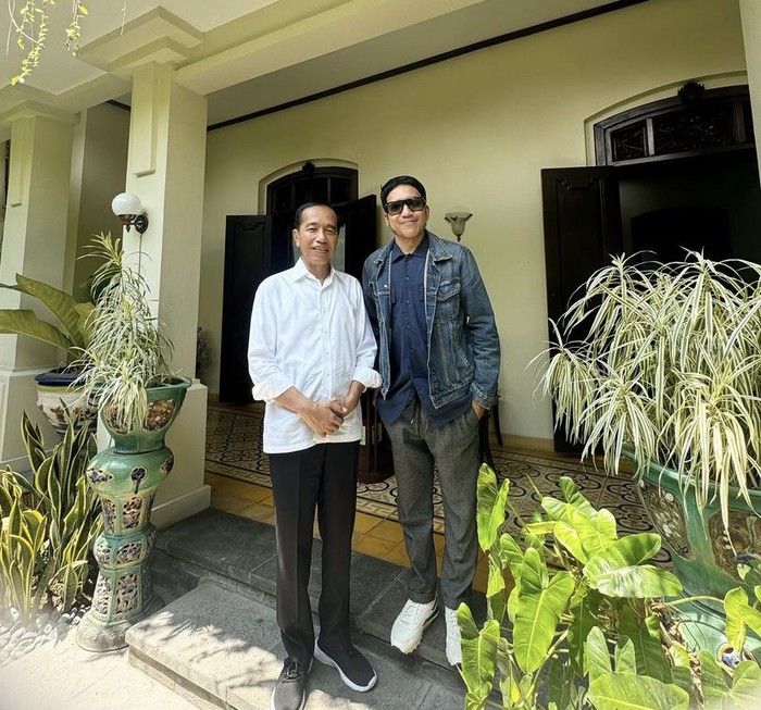 Momen Desta Mahendra Ngemil Siomay hingga Makan Nasi Rames Momen Desta Mahendra Ngemil Siomay hingga Makan Nasi Rames