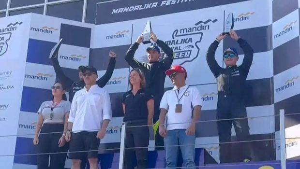 Moreno Soeprapto juara Seri 6 Porsche Sprint Challenge Indonesia di Sirkuit Mandalika, Lombok Tengah, NTB, Minggu (3/11/2024)