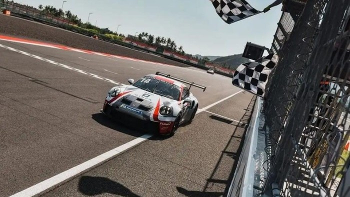 Moreno Soeprapto juara Seri 6 Porsche Sprint Challenge Indonesia di Sirkuit Mandalika, Lombok Tengah, NTB, Minggu (3/11/2024)