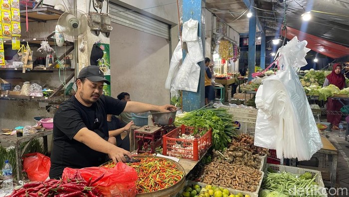 Pantauan Harga Sembako di Pasar Sukomulyo Lamongan