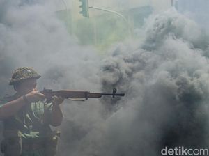 Aksi Pertempuran di Parade Surabaya Juang 2024