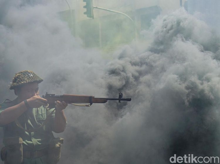 Aksi Pertempuran di Parade Surabaya Juang 2024