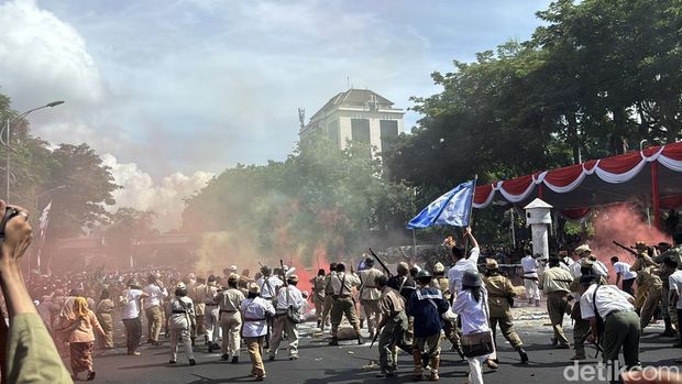 Parade Juang Surabaya Kembali Digelar, Semarakkan Peringatan Hari Pahlawan