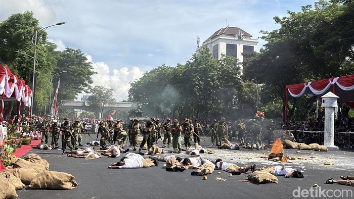 Parade Juang Surabaya Kembali Digelar, Semarakkan Peringatan Hari Pahlawan Parade Juang Surabaya Kembali Digelar, Semarakkan Peringatan Hari Pahlawan