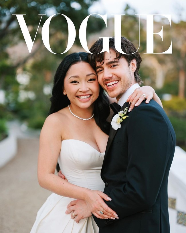 Lana Condor dan Anthony De La Torre meresmikan hubungan mereka setelah enam tahun berpacaran. Foto: Instagram/@vogueweddings @afrikarmando