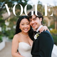 Lana Condor dan Anthony De La Torre meresmikan hubungan mereka setelah enam tahun berpacaran. Foto: Instagram/@vogueweddings @afrikarmando