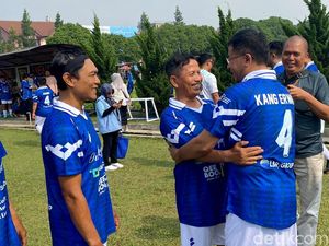 Antusiasme Warga Batununggal Bandung Saksikan Laga Persib Legend