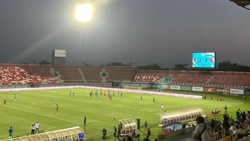 Pertandingan PSBS Biak melawan Bali United di Stadion Kapten I Wayan Dipta, Gianyar, Minggu (3/11/2024). (Ida Bagus Putu Mahendra/detikBali)