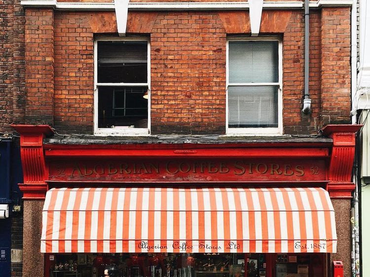 Potret 10 Kafe Bersejarah di Dunia, Usianya Ratusan Tahun!