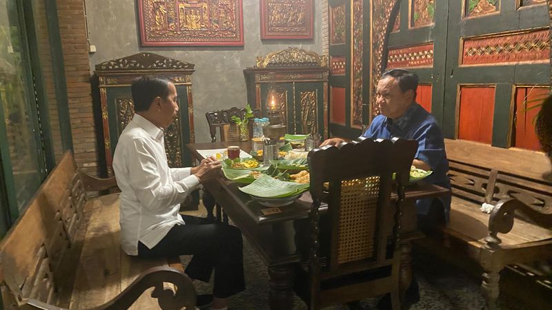 Prabowo makan malam dengan Jokowi di Angkringan Omah Semar, Solo