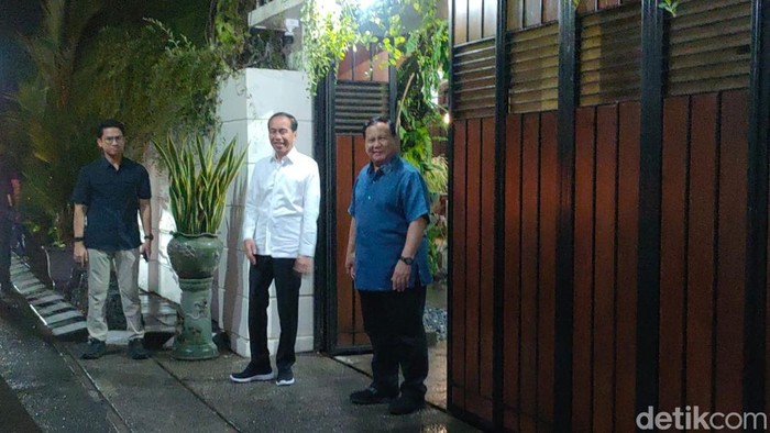 Prabowo tiba di kediaman Jokowi di Sumber, Solo, Minggu (3/11/2024).