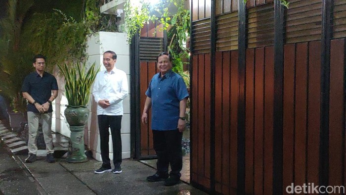 Prabowo tiba di kediaman Jokowi di Sumber, Solo, Minggu (3/11/2024).