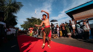 Musik Yangere yang ditampilkan dalam PESTA GAM: Rame-rame Toma Bastiong merupakan salah satu hasil adaptasi budaya dari musik Portugis. Musik bangsa Portugis pada awal abad ke-16 dimainkan dengan alat-alat musik seperti biola, banyo, gitar, rebana dan cello. Alat musik ini kemudian diadaptasi oleh penduduk Maluku Utara dengan menggunakan bahan-bahan yang ada dari alam sekitar untuk membuat alat-alat musik.