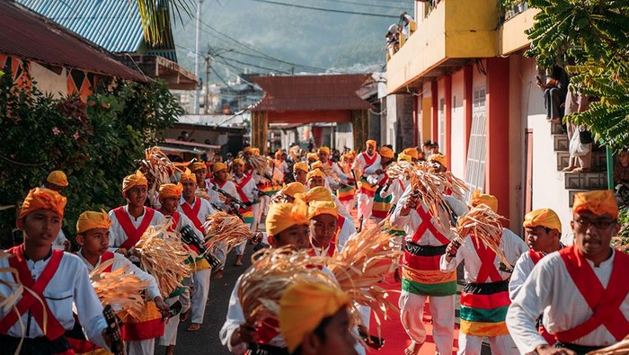 Sanggar Bengkel Seni Baskara mengadakan pesta istimewa pada 23 Februari 2024 di jalan Kelurahan Bastiong Karance, Ternate, Maluku Utara. Pesta ini menjadi awal perjalanan dari persembahan #GIK1Dekade: Kado untuk Sanggar.