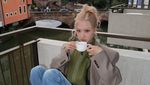 Wow! Pose Keren Rose BLACKPINK Saat Cicip Hotdog dan Oyster
