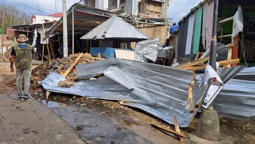 Salah satu rumah rusak akibat akibat puting beliung di Kabupaten Bima, NTB, pada (2/11/2024). (Foto: Dok. BPBD Kabupaten Bima).