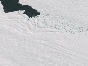 NASA Deteksi Asap Misterius Muncul dari Antartika