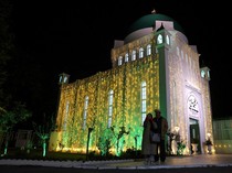 100 Tahun Berdiri, Masjid Pertama di London Bersinar Cahaya