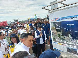 AHY Tinjau Tanggul Laut Jakarta di Kalibaru