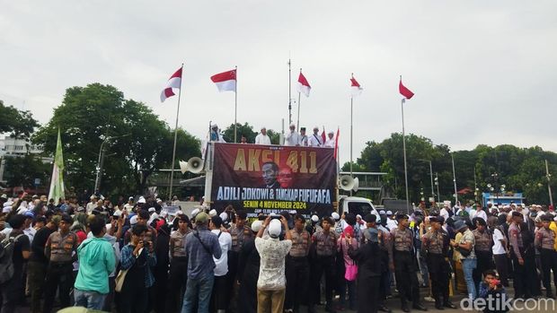 Aksi reuni 411 di Patung Kuda, Jakarta Pusat.