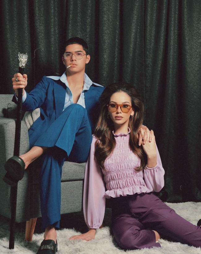 Turut merayakan Halloween 2024, Al Ghazali dan tunangannya, Alyssa Daguise cosplay menjadi pasangan Elvis dan Priscilla Presley. Tampil kompak, keduanya memilih tampil pakai kostum couple. Foto: Instagram/@alyssadaguise