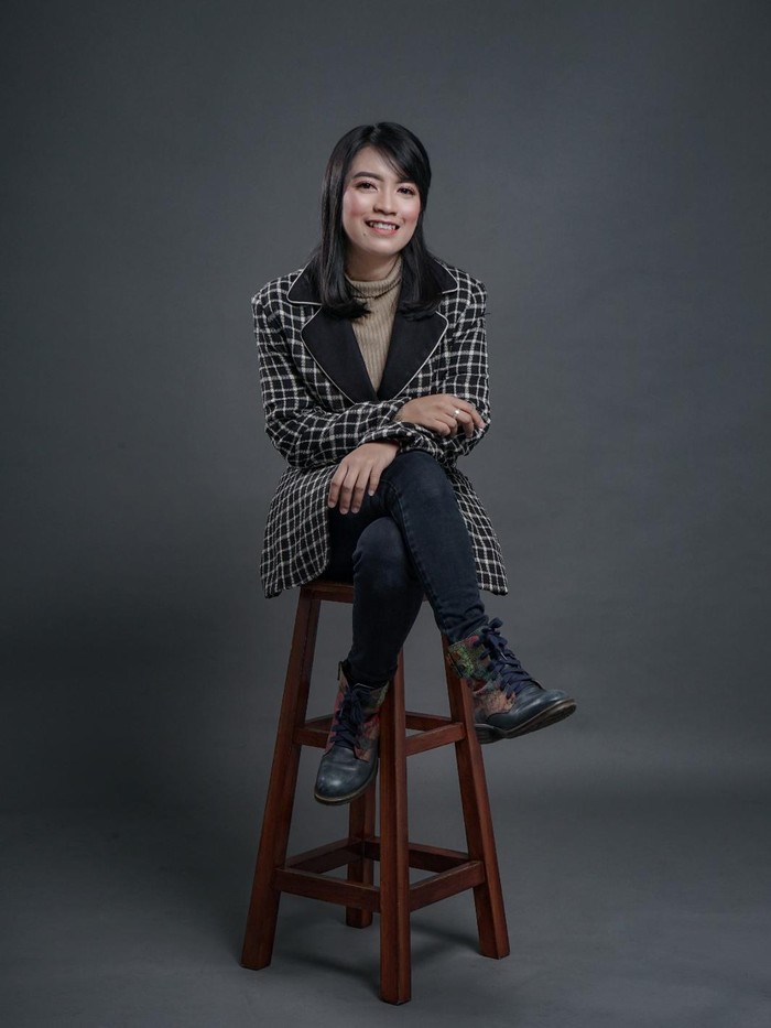April, yang usaha sepatunya kini menembus pasar luar negeri